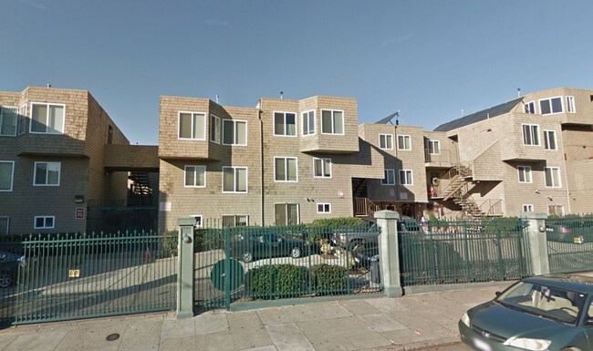 Building Photo - 1227 Hampshire St