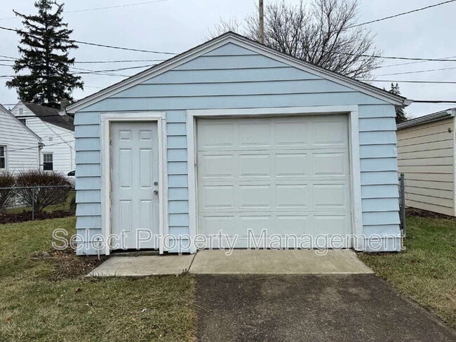 Building Photo - 1909 Jessie Ave