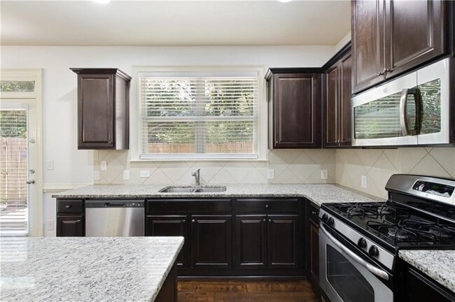 Building Photo - 2249 Knoxhill View