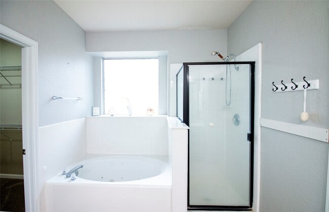 Building Photo - 3318 Shadow Crest Ct