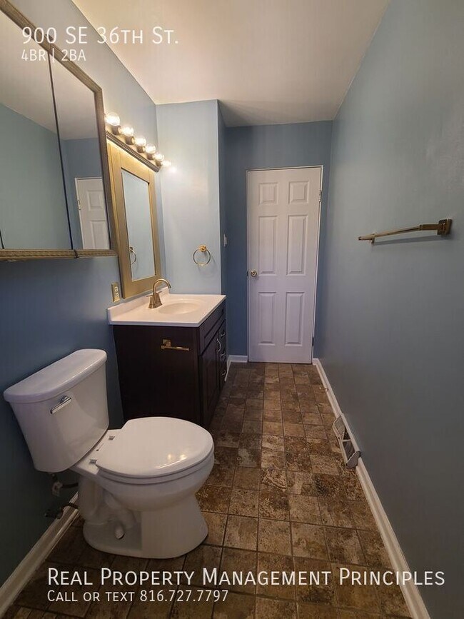 Building Photo - 900 SE 36th St