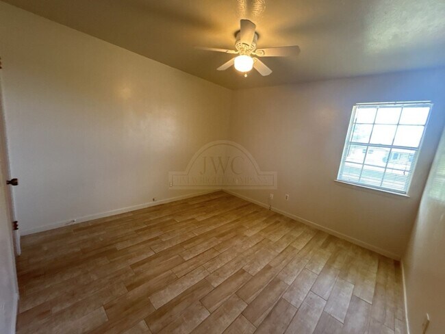 Building Photo - 2401 Mather Dr