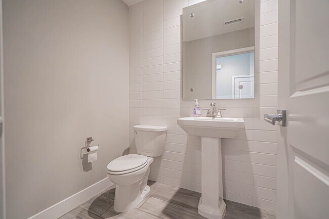 Building Photo - West Creek 3 Bedroom Condo for Rent in Val...
