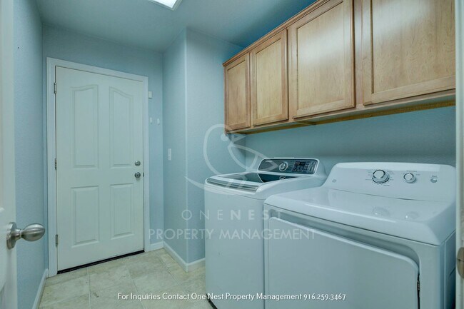 Building Photo - 3 bdrm 2 bth - Great Floorplan