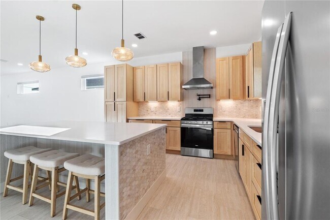 Building Photo - 2727 W Chestnut St