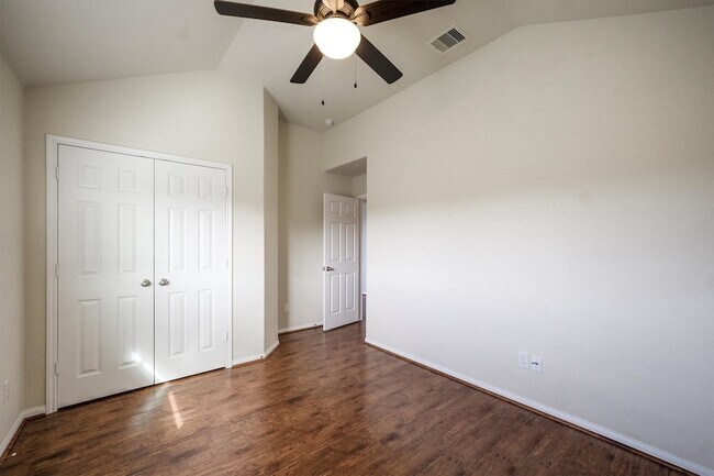 Building Photo - 10902 Barker View Dr