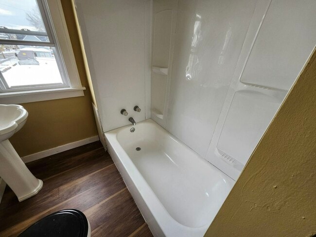 Building Photo - 2990 E 111th St