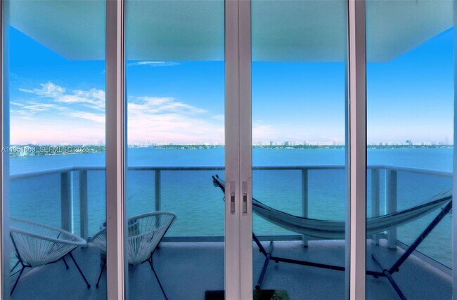 Building Photo - 7501 E Treasure Dr