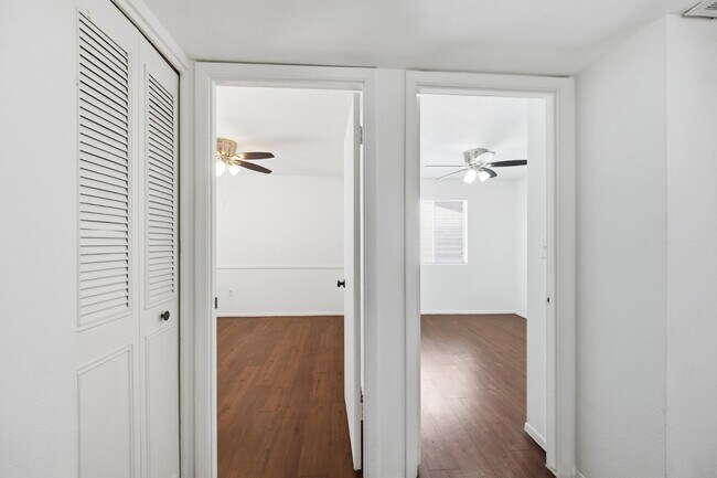 Building Photo - 204 E Duke Dr