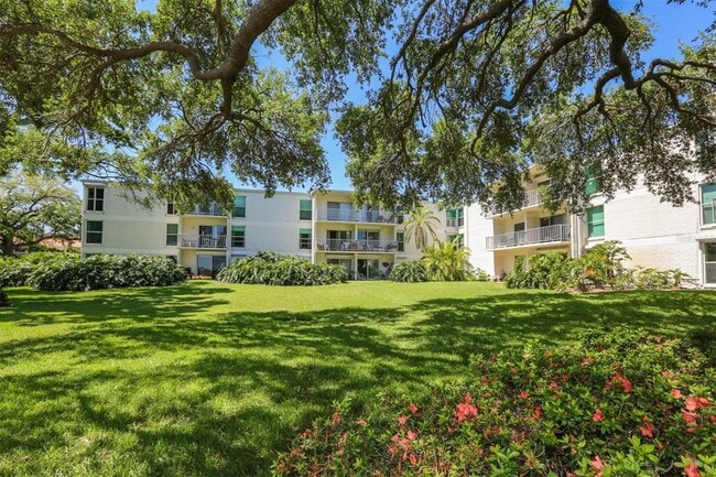 Building Photo - 3325 Bayshore Blvd