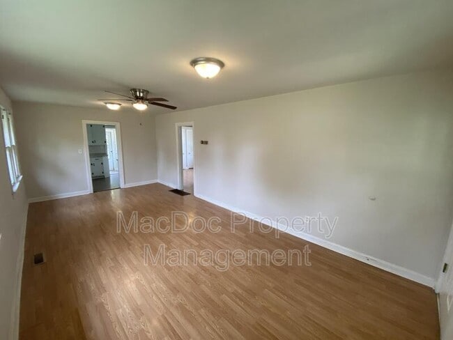 Building Photo - 119 Gibson St