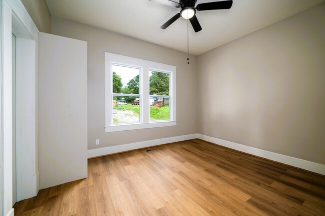 Building Photo - AOP