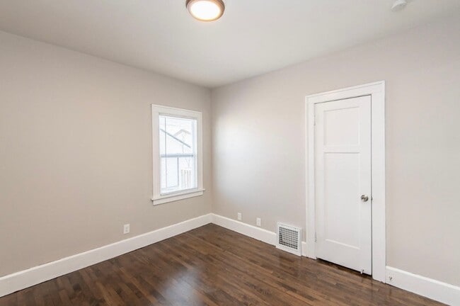 Building Photo - 1022 Goold St