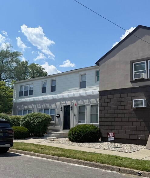 Building Photo - 0-17 Saddle River Rd