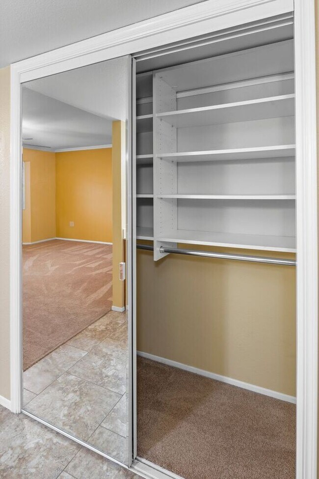 Building Photo - Your Oasis Awaits!