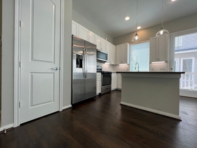 Building Photo - Introducing a stunning and impeccably main...