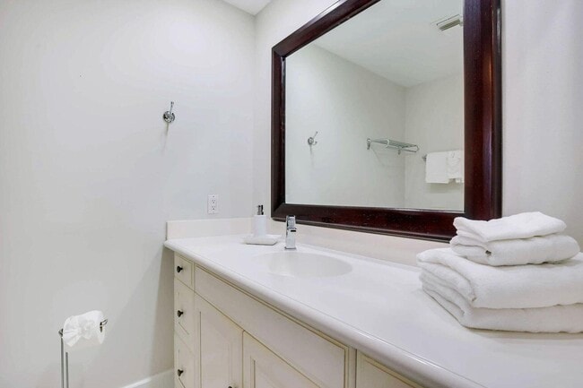 Building Photo - 7515 Silver Woods Ct