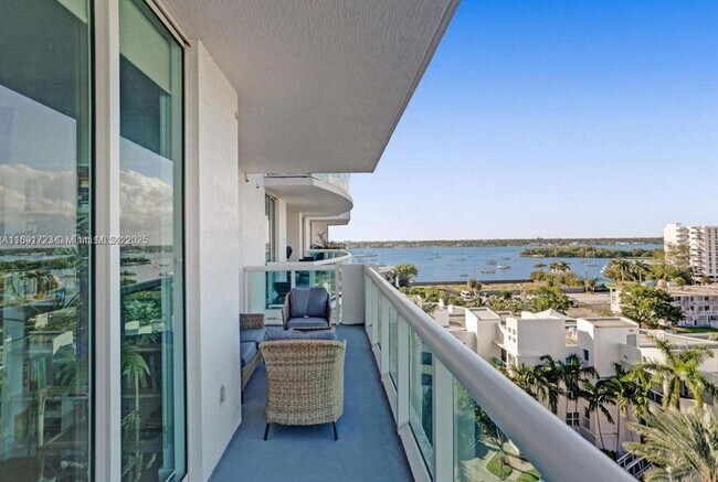 Building Photo - 7900 Harbor Island Dr