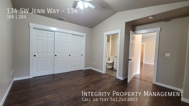 Building Photo - 134 SW Jenn Way