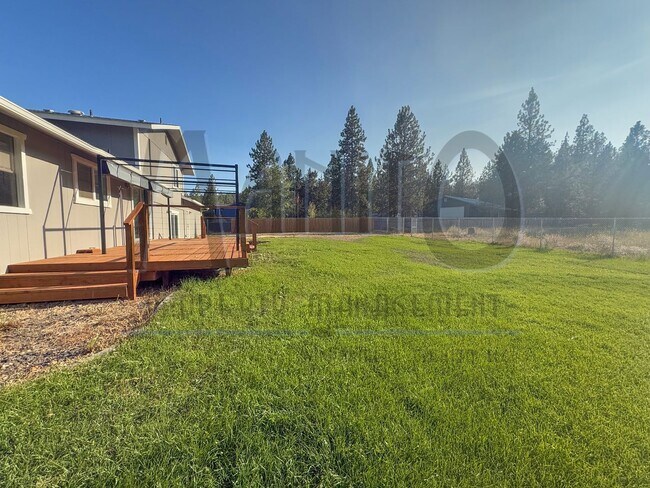Building Photo - Spacious Nine Mile Home On Acreage