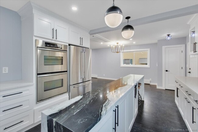 Building Photo - 21 Deepwood Dr