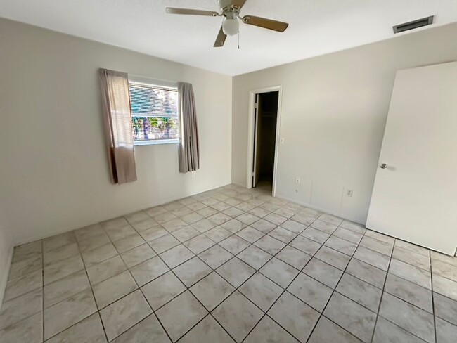 Building Photo - Comfortable 1BR Condo in Small, Quiet Comm...