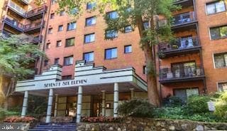 Building Photo - 7611 Maple Ave