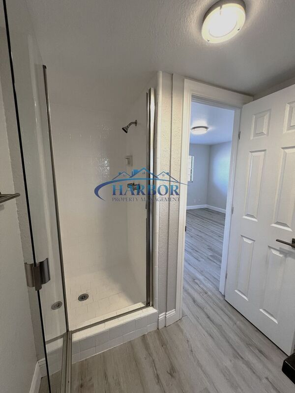 Building Photo - 1166 W 22nd St