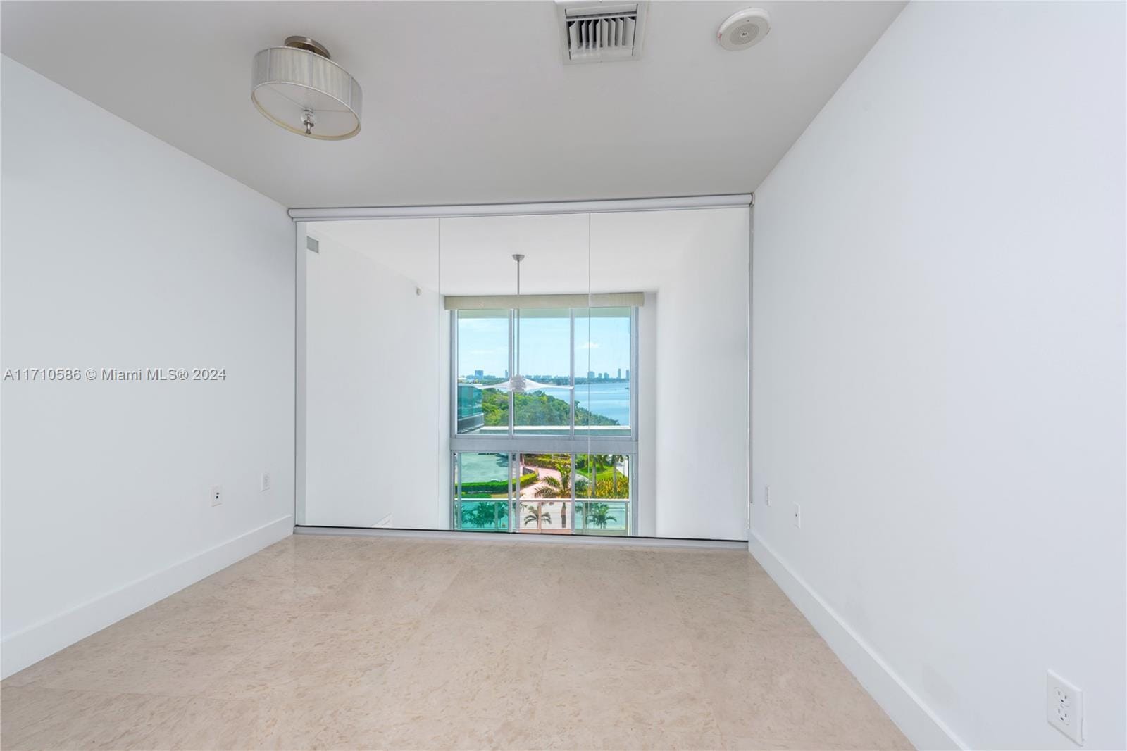 Building Photo - 900 Biscayne