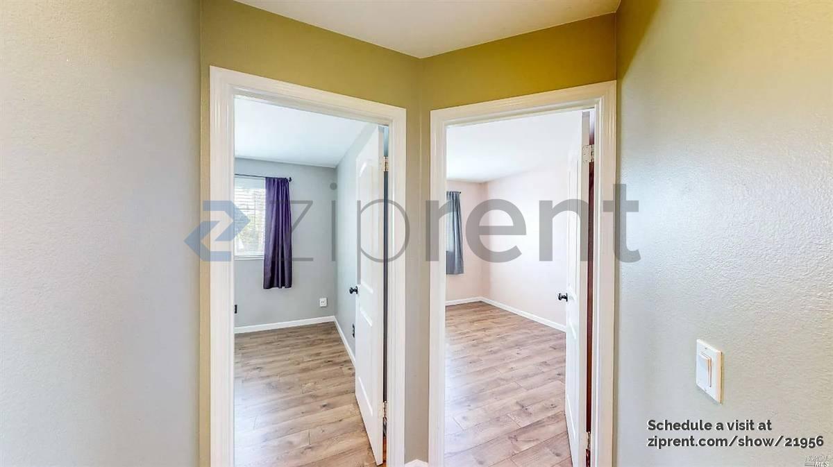 Building Photo - 9404 Lazy Creek Dr