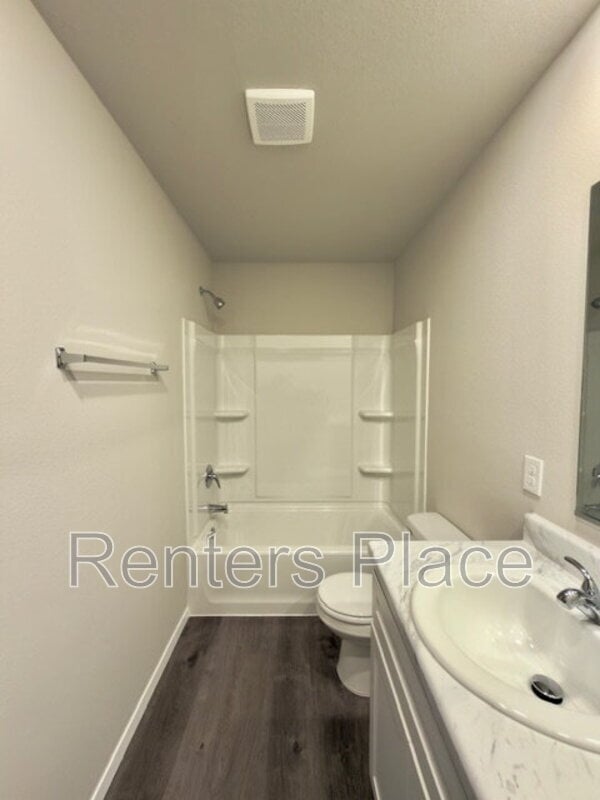 Building Photo - 1006 W Lawton Rd