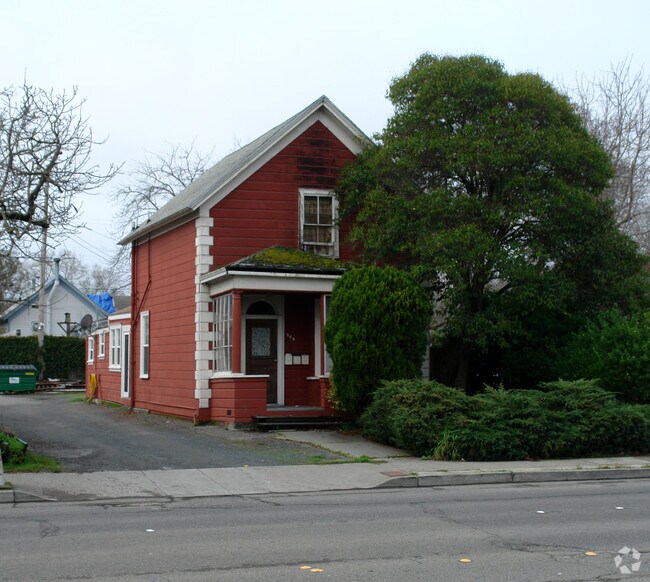 Building Photo - 308 S Petaluma Blvd