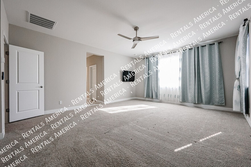 Building Photo - 1321 W Coyote Dr