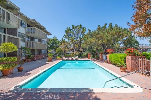 Building Photo - 6542 Ocean Crest Dr