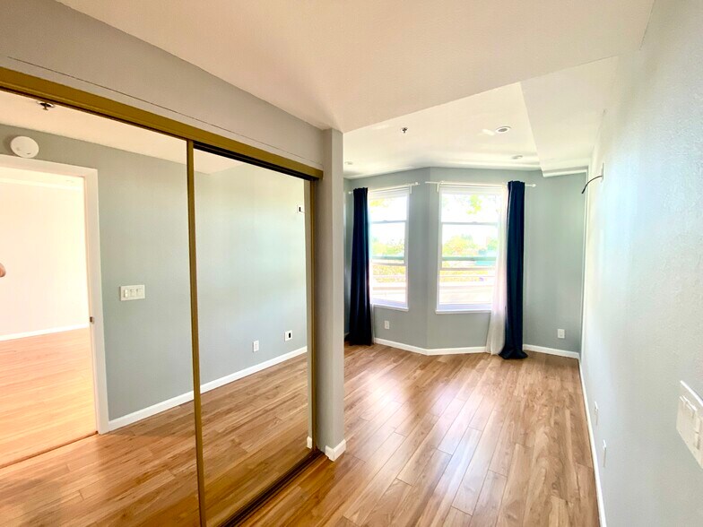 Building Photo - 411 Park Ave