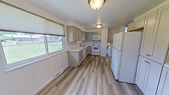 Building Photo - 4675 Holland St