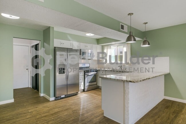 Building Photo - MONTHLY YARD SERVICE INCLUDED JUST IN TIME FOR SPRING!!!