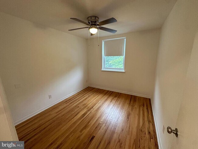 Building Photo - 5206 Bingham St