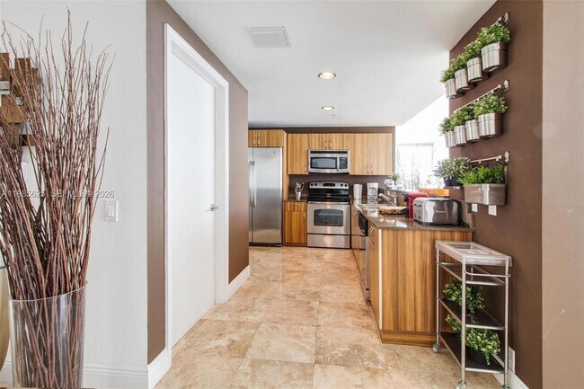 Building Photo - 6305 Indian Creek Dr