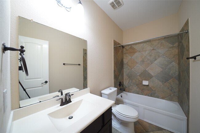 Building Photo - 5 Knotty Wood Ct