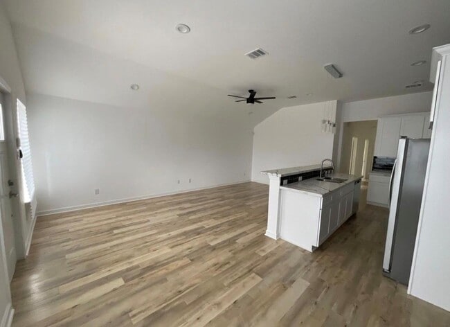 Building Photo - 5202 Northridge Dr