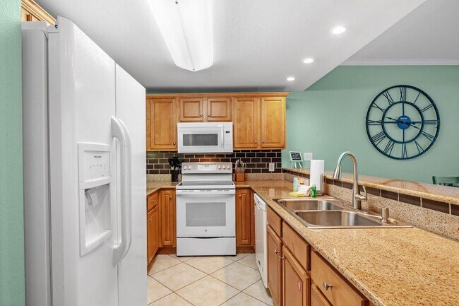 Building Photo - 1524 W Beach Blvd