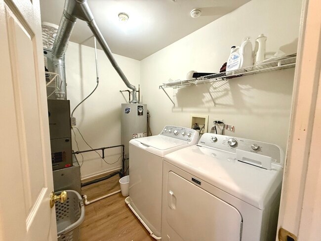 Building Photo - 2481 Oneida Ln