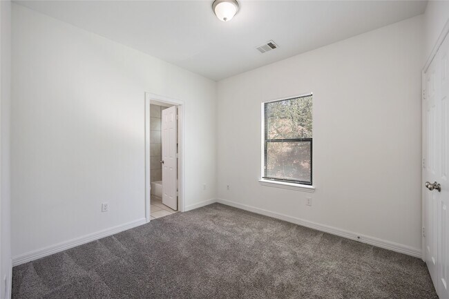 Building Photo - 8710 Knox St