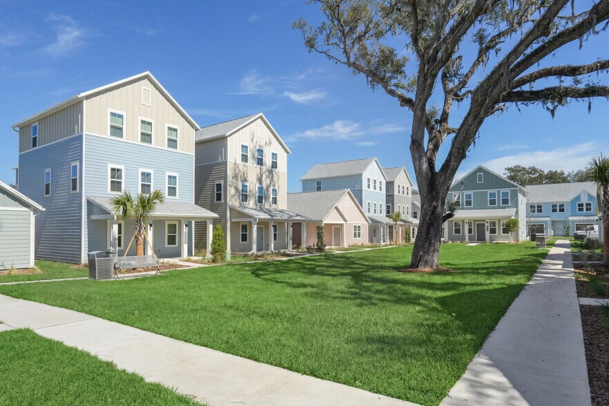 Building Photo - Hamlet at Avalon Park