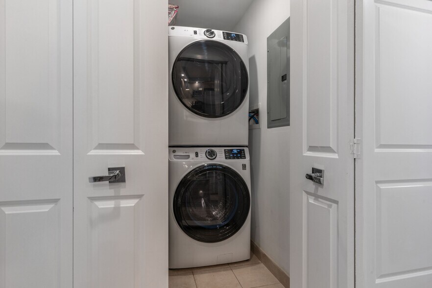 Building Photo - 1222 N Marshall St