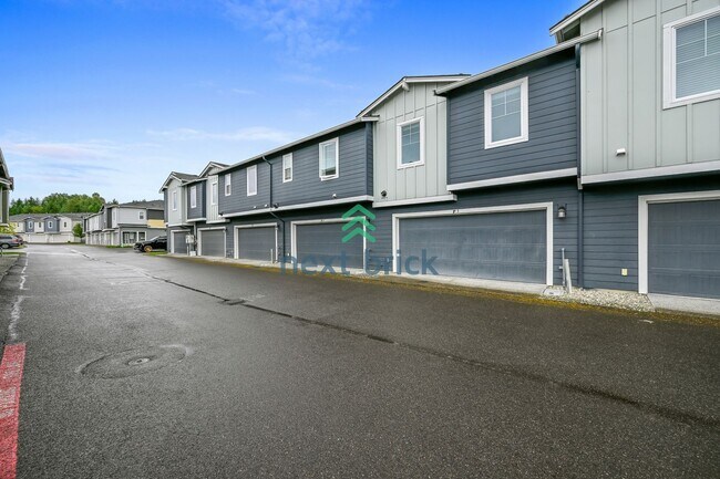 Building Photo - 3 Bed, 2.5 Bath Beautiful Condo Available ...