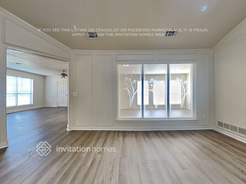 Building Photo - 801 Meadow Creek Dr