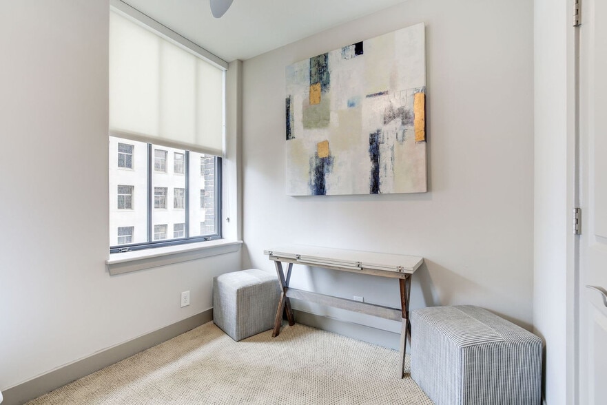 Building Photo - 10 Light St