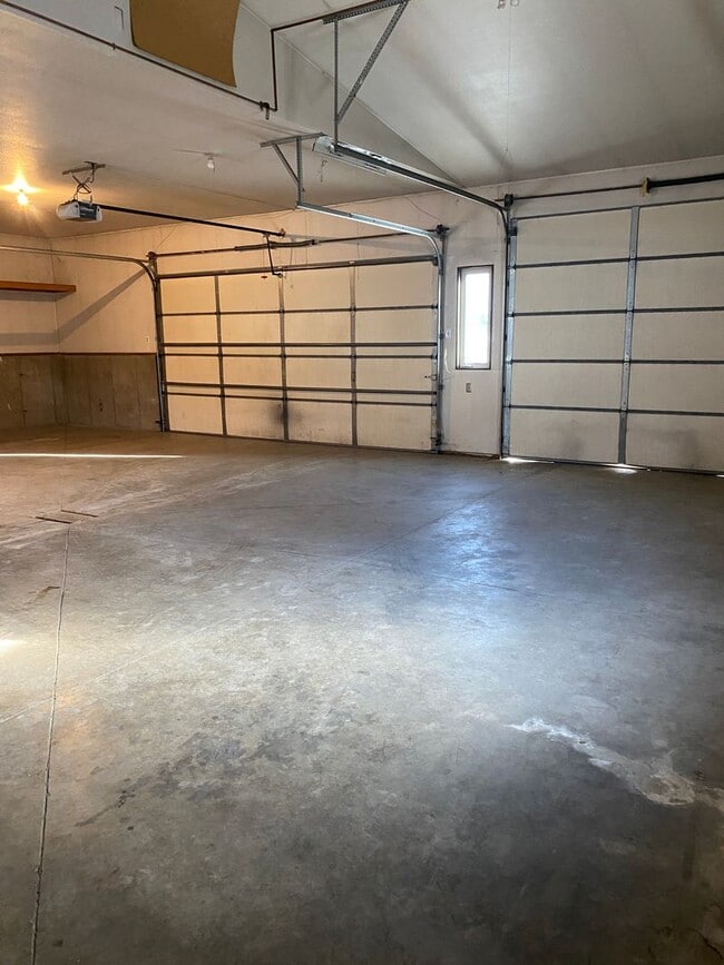 Building Photo - 2 bed 1 bath House